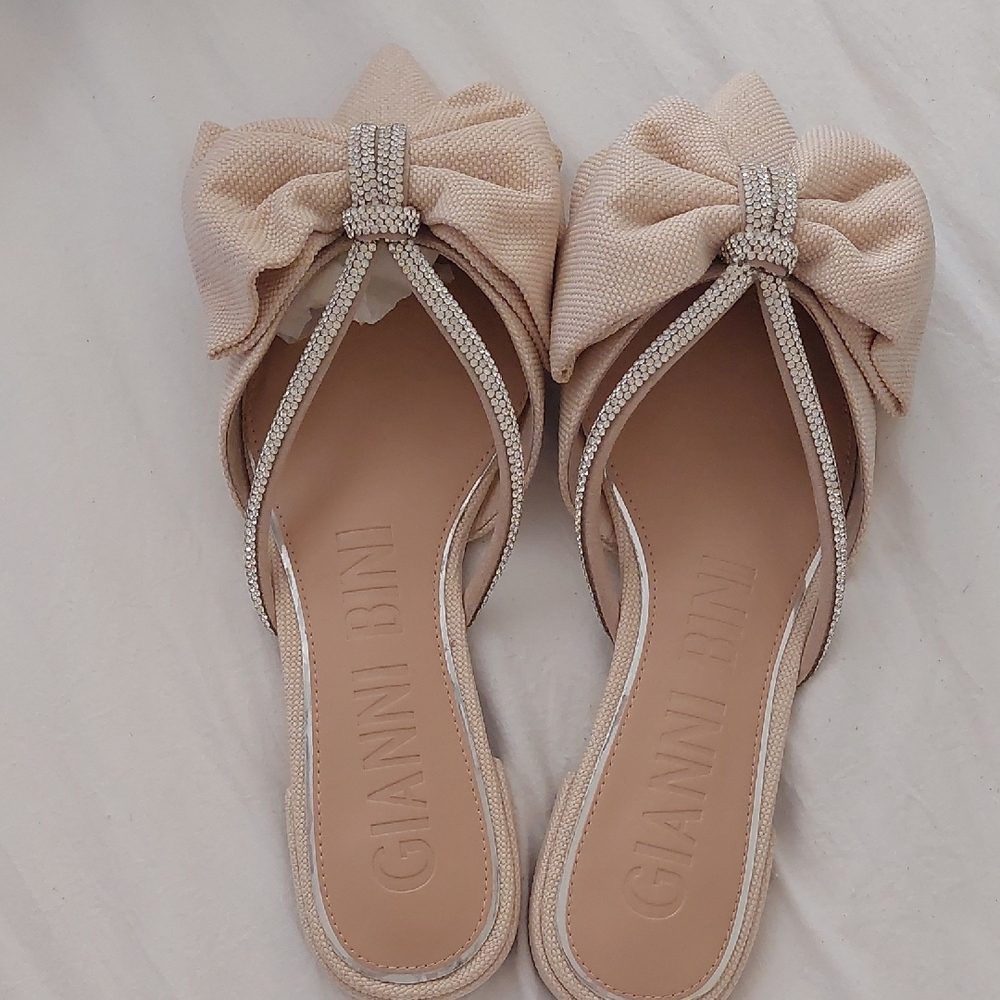 Gianni Bini Cream Bow Sandals